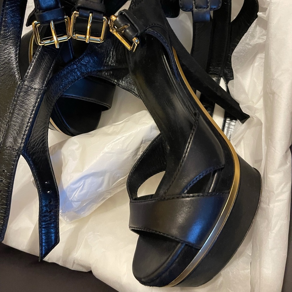 Gorgeous Gucci Leather Heels